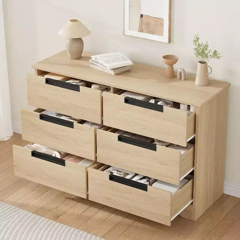 Cassettiera a 6 cassetti in legno naturale con maniglie incassate, stile moderno