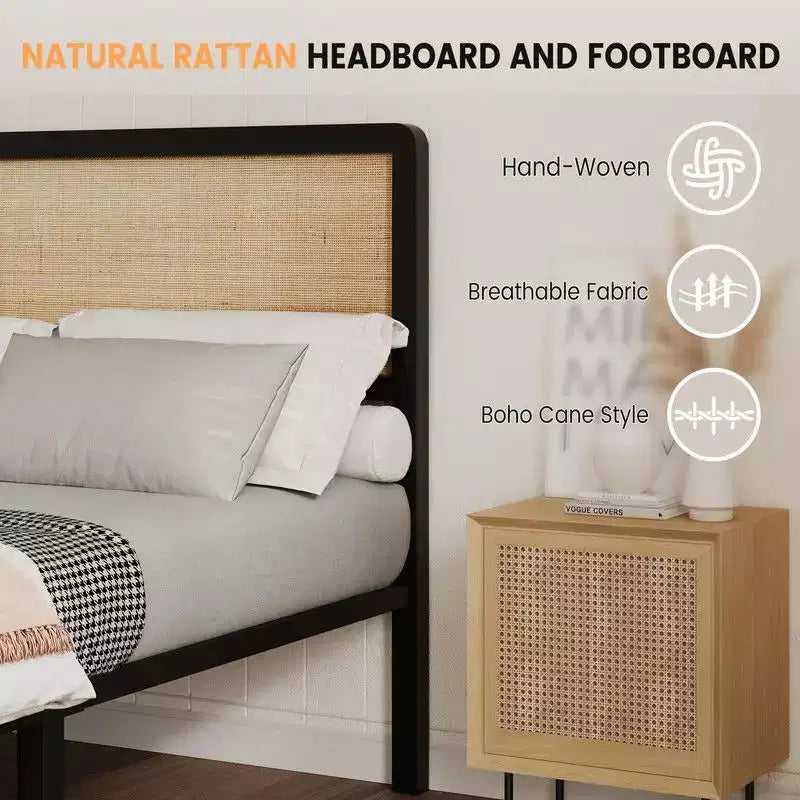 Struttura letto a piattaforma in rattan naturale e metallo nero, matrimoniale/queen, 1-2 persone
