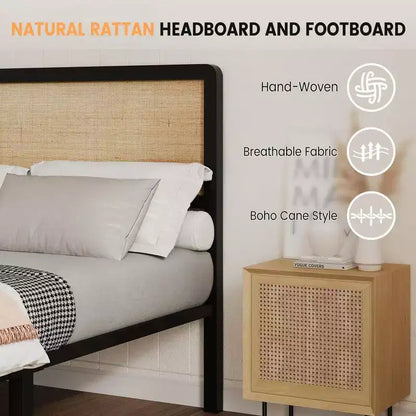 Struttura letto a piattaforma in rattan naturale e metallo nero, matrimoniale/queen, 1-2 persone