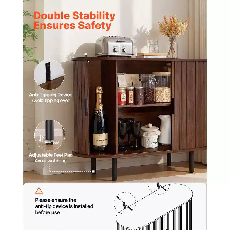 Mobile Bar/Credenza in Noce a Scanalature, Stile Mid-Century, con 2 Ante Scorrevoli