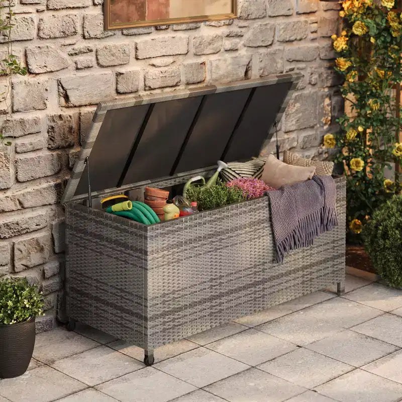 Baule da esterno marrone/grigio in PE rattan con ruote – 473 L, per 1 persona