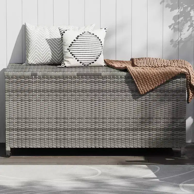 Baule da esterno marrone/grigio in PE rattan con ruote – 473 L, per 1 persona